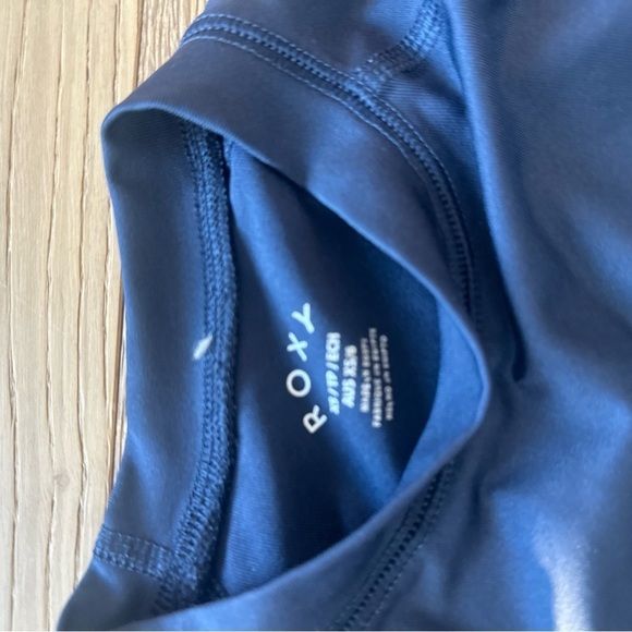 Roxy Girls Whole Hearted Long Sleeve UPF 50 Rashguard Size Youth XS - Picture 3 of 4